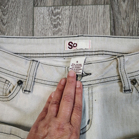 Women's White Washed Skinny Jeans - Picture 3 of 6